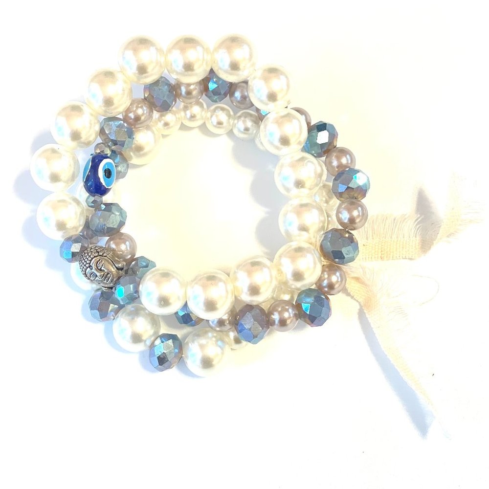 "Love and Peace VII" - Bracelet - Pearls and Crystal beads by Patricia Adelson